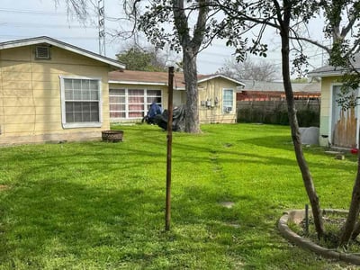 Lawn Care service in Lytle, 78052