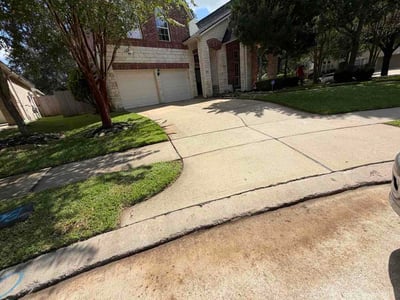 Lawn Care service in Winnie, 77665