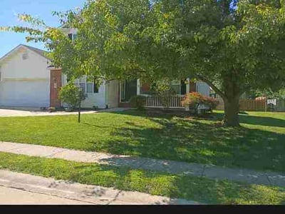 Lawn Care service in Highland, 62249