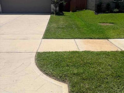 Lawn Care service in Freeport, 77541