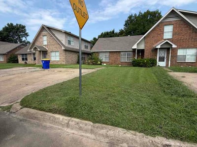 Lawn Care service in Roanoke, 76262