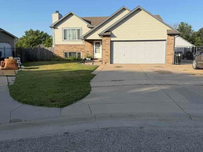 Lawn Care service in Wichita, 67202