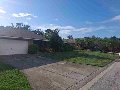 Lawn Care service in Bradenton, 34205