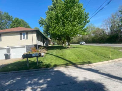 Lawn Care service in Springfield, 65806