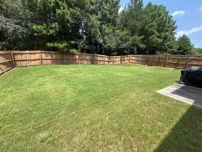 Lawn Care service in Leawood, 64804