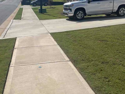 Lawn Care service in Leawood, 64804