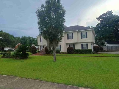 Lawn Care service in Englewood, 07631