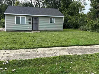 Lawn Care service in Gary, 46402