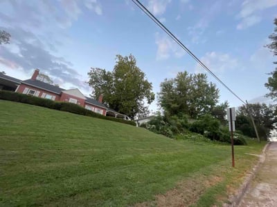 Lawn Care service in Alton, 62002
