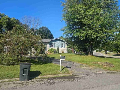 Lawn Care service in White Bluff, 37187