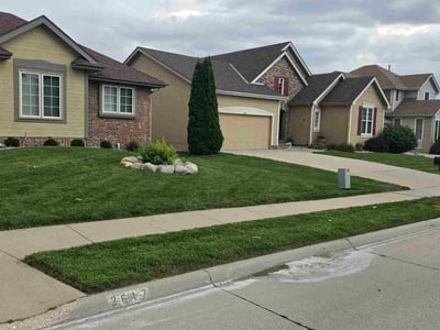 Lawn Care service in Bellevue, 68005