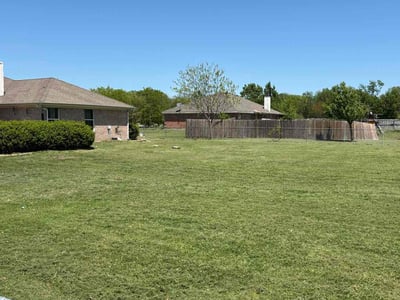 Lawn Care service in Waxahachie, 75165