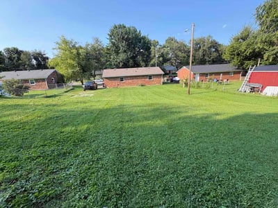 Lawn Care service in Sellersburg, 40475