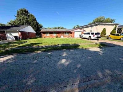 Lawn Care service in Clarksville, 47129