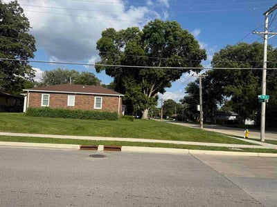 Lawn Care service in Des Moines, 50309