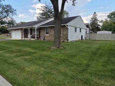 Lawn Care service in Montgomery, 60538