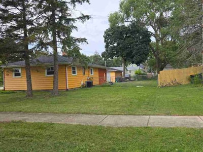 Lawn Care service in Zion, 60099