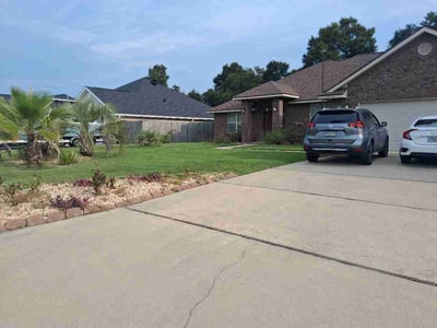 Lawn Care service in Milton, 32570