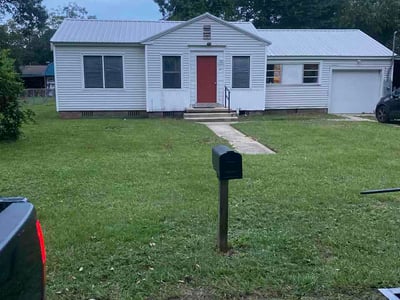 Lawn Care service in Cantonment, 32533
