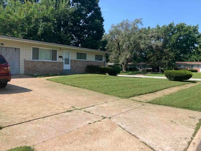Lawn Care service in Roeland Park, 65401