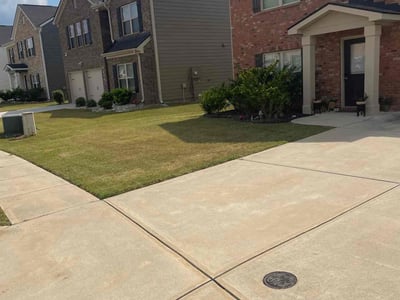 Lawn Care service in Leawood, 64804