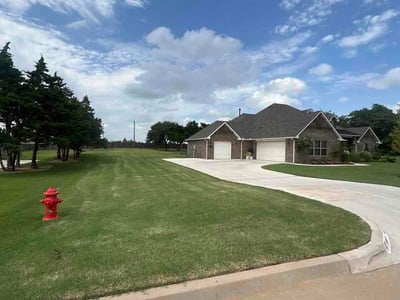 Lawn Care service in Mustang, 73064