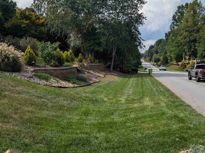 Lawn Care service in Kernersville, 27284
