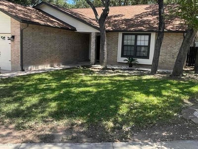 Lawn Care service in Live Oak, 78233