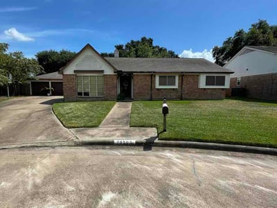 Lawn Care service in Dickinson, 77539
