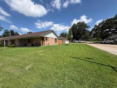 Lawn Care service in Brazoria, 77422