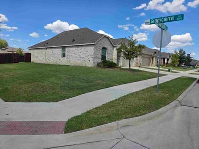 Lawn Care service in Cedar Hill, 75104