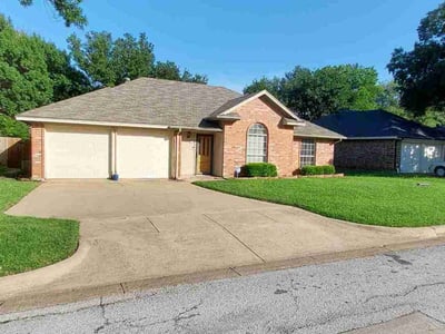Lawn Care service in Fort Worth, 76102