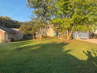 Lawn Care service in Lenoir City, 37771