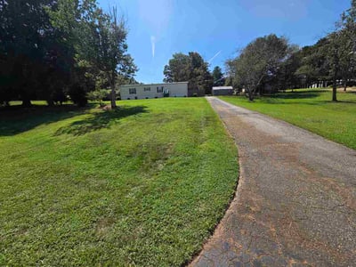 Lawn Care service in Lenoir, 28645