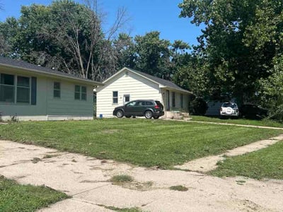 Lawn Care service in Des Moines, 50309