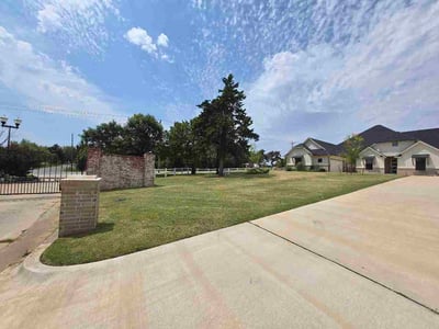 Lawn Care service in Harrah, 73045