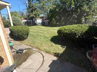 Lawn Care service in Oak Park, 48237