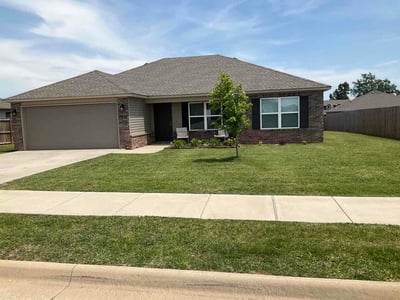 Lawn Care service in Springdale, 72764