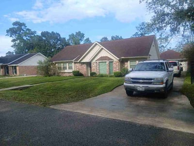 Lawn Care service in Winnie, 77665