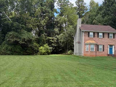 Lawn Care service in Leawood, 64804