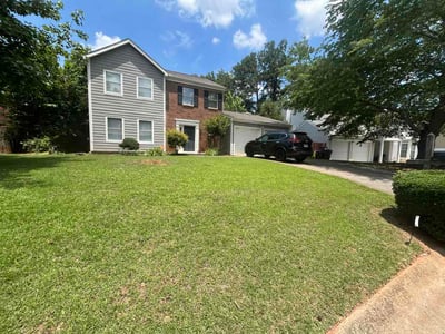 Lawn Care service in Leawood, 64804