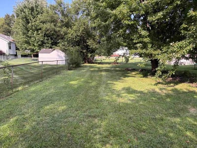 Lawn Care service in Springfield, 65806
