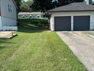 Lawn Care service in Roeland Park, 65401