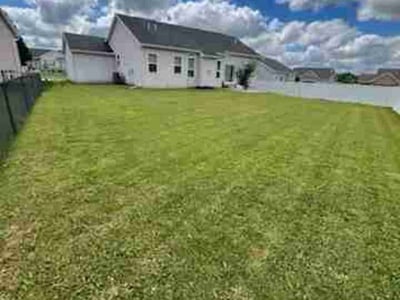 Lawn Care service in Marion, 52302