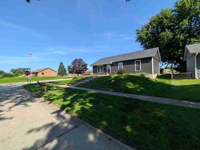 Lawn Care service in Marion, 52302