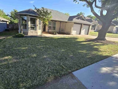 Lawn Care service in Elgin, 78621