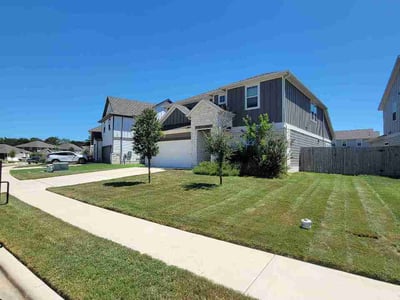 Lawn Care service in Cedar Creek, 78612