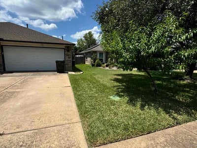 Lawn Care service in Dale, 78616