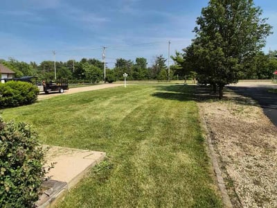 Lawn Care service in Glen Ellyn, 60137