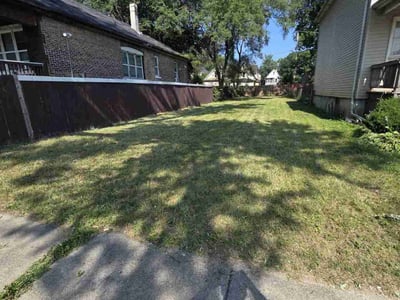 Lawn Care service in Glen Ellyn, 60137